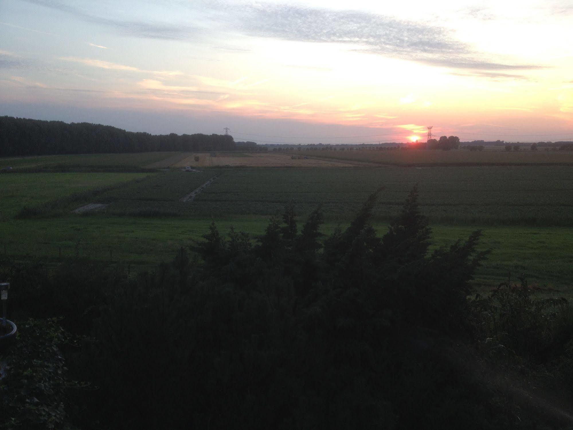 B&B Op De Brabantse Wal Halsteren Экстерьер фото
